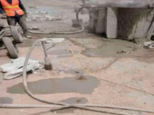 洞头水泥混凝土路面板底注浆技术 路面脱空注浆整治方案