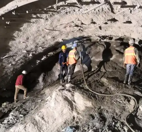 洞头拱顶带模注浆料的施工流程及注意事项